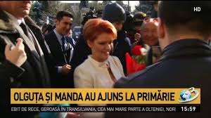 Olguța vasilescu și claudiu manda au spus da în fața stării civile din craiova. OlguÈa Vasilescu S A CÄsÄtorit Civil Cu Claudiu Manda Primele Imagini Video