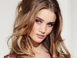 The most beautiful color gradients and if we dared ombre hair? Caramel Hair Color Ideas Best Hair Color For Brown Green Eyes Check More At Http Www Fitnurset Hair Pale Skin Hair Colour For Green Eyes Hair Color Caramel