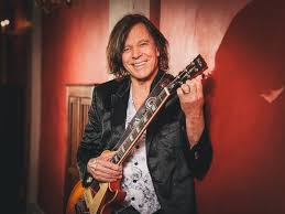 Danny vera, danny, vera, zanger, singer, songwriter, americana, rock, country, rockabilly, pop, new black and white, gitaar, guitar gretsch, zeeland, middelburg, concert, theater, the outsider, hiding. Jurgen Drews Das Ultimative Jubilaums Best Of Album Review Pop Himmel De