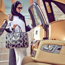 fashion is art perri fio photo by theceremonyksa fashionblogger fashion instafashion skin luxurylifestyle luxuryc insta fashion fashion lady dior bag