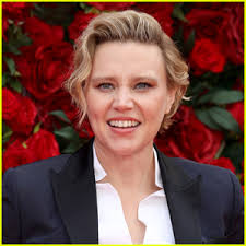 Anna Paquin Steps Out for 'Flack' Premiere in London: Photo 4182240