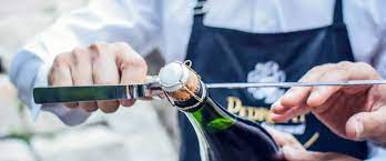 L'eleganza di nome fa blue elite. Sabrage O Stappatura Scientifica Di Un Metodo Classico L Importante E Aprirle Queste Bottiglie Slowine