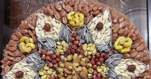 بالصور افكار لتقديم و تزيين المكسرات في المناسبات و الافراح Thali Decoration Ideas Daisy Wallpaper Yalda Night