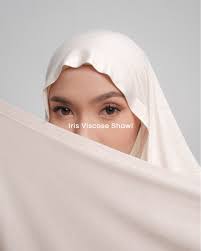 The blend of viscose and cotton rayon brings the Iris Viscose Shawl to  life. Once you try it you'll understand the difference 🤍