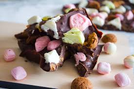 Sinterklaas Chocolade Bark Recept De Kokende Zussen Pepernoten Chocolade Voedsel Ideeen