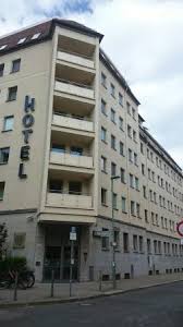 Ziegelstrasse 30 in 10117 berlin mitte beim buchen eines hotels ist die parkplatzsituation in der umgebung für viele ein wichtiges auswahlkriterium. Lcd Tv Set Bild Von Hotel Dietrich Bonhoeffer Haus Berlin Tripadvisor