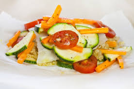 Los alimentos cocinados en papillote mantienen mejor la humedad y adquieren una textura más tierna y sabrosa que los hervidos o asados. Que Es El Papillote Como Aprovechar Al Maximo Esta Tecnica De Cocina Y 19 Recetas Para Sacarle Todo El Partido