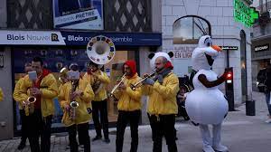 Le site officiel du marché de noel paris notre dame, un marché dédié aux artisans et artisans créateur d'art, quai montebello, square viviani. Marche De Noel Blois Band Azimut