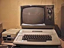 Lo hizo en el salón de la casa de sus padres en berlín. Computadora Personal Wikipedia La Enciclopedia Libre