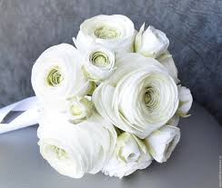 Arches can be wrapped in blossom wedding flowers offers a versatile venue set up service. Why Do Wedding Flowers Cost So Much Braut Blumen Brautstrausse Brautstrauss