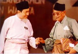 Kamu tinggal memilih kata kata sindiran yang menurut kamu pas buat suasana atau kelakuan orang yang ingin kamu sindir. Kata Kata Bererti Buat Hari Ini Daulah Rakyat