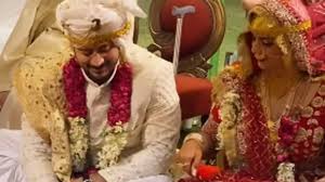 Nos coups de coeur sur les routes de france. Viral Video This Kashmiri Dulha Dulhan Play Flip The Bottle During Rest Time Amid Shaadi Rituals Watch Buzz News Zee News