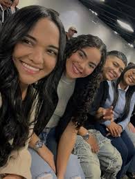 Hay tantos con quien estar, pero no quien ser❤