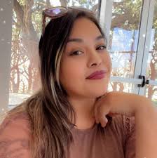 Hello Friends, meet Gianna Estorga, she is the cofounder of Chaya Head Spa,  where she specialize in the art of Japanese scalp massage to promote  relaxation and hair health. She invite you