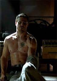 Arrow oliver and felicity oliver queen arrow stephen amell arrow attractive men haircuts for arrow i'm newly in love with this show. Pin On Arrow S1