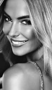 Black And White Pictures Of Women S Faces With Value Pin By Wes On Black Whitepotraitgallery Beautiful Face Beautiful Women Faces Most Beautiful Faces