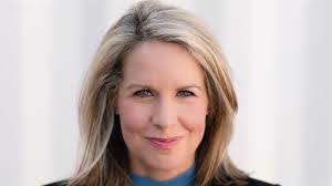 Jennifer Prescott's Instagram, Twitter & Facebook