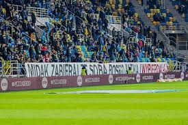 Kolejce i ligi 2021/2022 odbędzie się w sobotę 31 lipca o 20:30. Kibice Arki Gdynia Nie Chca W Klubie Rodziny Midakow Transparenty I Okrzyki Na Meczu Z Cracovia Gol24