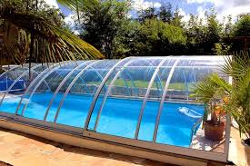 Schiebeuberdachung Verwandelt Swimmingpool In Allwetterbad Witterungsunabhangiger Wasserspass Swimmingpool Uberdachungen Schwimmbaduberdachung