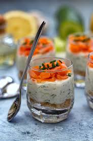 Verrine Au Tzatziki De Concombre Et Truite Fumee Amandine Cooking Truite Fumee Recette Aperitif Recette Apero Ete
