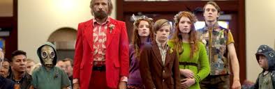 Deep in the forests of the pacific northwest, a father devoted to raising his six kids with a rigorous physical and intellectual education is forced to leave his paradise and enter the world. Captain Fantastic Einmal Wildnis Und Zuruck Wessels Filmkritik Com