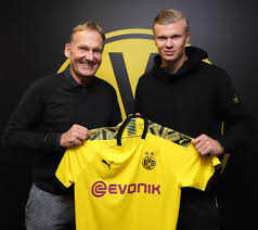 The wonderkid striker is a fellow norwegian, and that has made fjortoft a kind of insider on haaland's future as he edges closer to a move away from dortmund after 18 superb months in the bundesliga. Man Konnte Es Erling Haaland Nicht Verubeln Wenn Er Vom Bvb Zu Den Bayern Wechseln Wurde Ruhrbarone