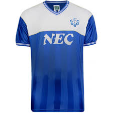 Katso, millaisia toimintoja sivua hallinnoivat ja sisältöä julkaisevat ihmiset tekevät. Everton 1986 Trikot Retrofootball