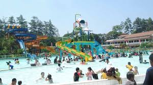 Pembukaan taman renang sekaligus taman hiburan karang setra pada sabtu pagi 3 mei 1958 memantapkan kota bandung sebagai kota yang layak untuk peristirahatan dan pariwisata, sekaligus juga kota yang nyaman bagi para pelajar. Gambar Wahana Harga Tiket Karang Setra Bandung S D Des 2021