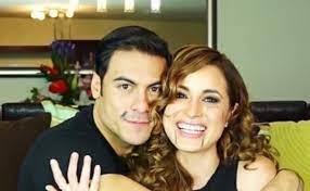 Simplemente cuido lo que en este momento me hace feliz, concluyó. Al Altar Carlos Rivera Habla De Cynthia Rodriguez Y Su Boda