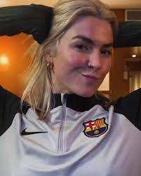 Lorie Thibault's Instagram, Twitter & Facebook