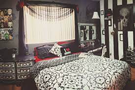 How To Decorate Your Gothic Bedroom In 7 Steps Bedroom Design Aesthetic Bedroom Chic Dorm Room