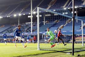 Duel everton vs manchester united akan tersaji dalam babak perempat final piala liga inggris (carabao cup), rabu (23/12/2020) malam atau kamis dinihar. Everton 1 3 Manchester United Fc Live Latest News Reaction As Bruno Fernandes Cavani Goals Boost Solskjaer Evening Standard