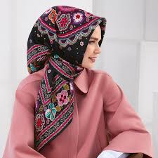 Armine Aleen Silk Hijab From Turkey At Www Hijabplanet Com Free Shipping Worldwide Scarf Hijab Fashiongirl Fashion Esarp Islami Moda Casual Hijab Outfit