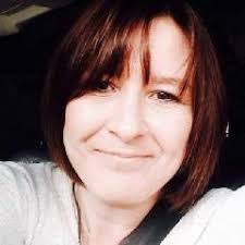 Julie Leighton's Instagram, Twitter & Facebook