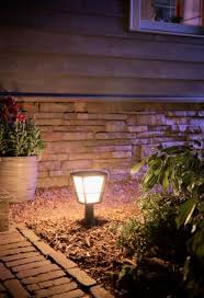 tuinlantaarn philips hue white and color ambiance econic 1744130p7 buitenverlichting buitenverlichting tuin lantaarns donkere plekken