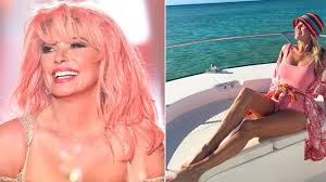 Shania Twain petrified to pose nude, Christie Brinkley displays youthful  legs and more top headlines | Fox News