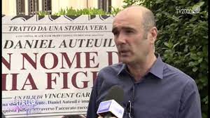 Con in nome di mia figlia il regista francese vincent garenq racconta la vera storia di andré bamberski, un commercialista francese che ha lottato per trent'anni per ottenere giustizia. Un Padre In Cerca Di Giustizia Vincent Garenq Racconta In Nome Di Mia Figlia Effetto Notte