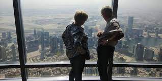 Sang arsitek, adrian smith, mengatakan jejak lobed tiga bangunan diilhami oleh. Serunya Naik Ke Burj Khalifa Dubai Gedung Tertinggi Di Dunia Halaman All Kompas Com