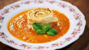 Rezept Wirsingstrudel Mit Tomatensosse Ndr De Ratgeber Kochen Rezept Rezepte Essen Tomaten Sauce