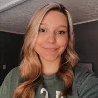 Leah Dewitt's Instagram, Twitter & Facebook