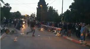 以色列国（希伯來語： מְדִינַת יִשְׂרָאֵל‬；阿拉伯语：دَوْلَة إِسْرَائِيل‎） ，通称以色列（希伯來語： יִשְׂרָאֵל‬；阿拉伯语：إِسْرَائِيل‎，罗马化：isrāʾīl），是位於中东地区的一个主权国家，1948年5月14日独立建国，人口900余万，主要人口为犹太人，以希伯来语为官方语言，通用英语。 Xb3v7pc Vfbnvm