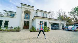 The teen dancer, singer, actress, and youtube personality purchased this home for $3.43m. Jojo Siwa Takes Us On A Tour Of Her Mansion And It Is A Lot