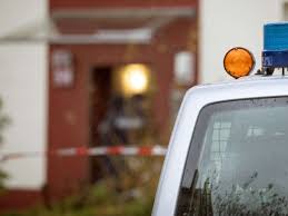 Seine mutter soll seine leiche gefunden haben. Nrw Senden Mann Und Hund Verwesen Acht Jahre In Wohnung Mysteriose Begegnung Welt