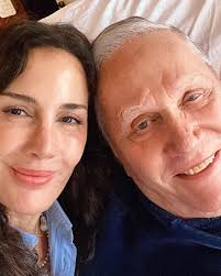 Este señorón es el máximo de toda nuestra familia. Desde peque lo vi en  plan Supermán porque además de medir 1.90 es norteño, con la voz más  increíble, las mejores carcajadas, unos