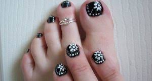 After that, draw a line of white color on each finger from the first to the last. Flower Toe Nail Designs Beautiful Flower Toe Nails Ideas Fancy Nail Art
