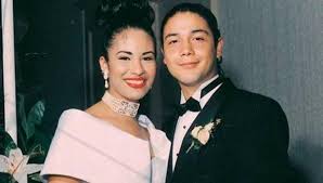 Desconocía la historia de selena, soy argentina 🇦🇷, y de forma clara la autora relata los acontecimientos. La Razon Por La Que El Papa De Selena No Queria A Chris Perez Diario Que