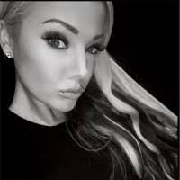 Danielle Dewitt's Instagram, Twitter & Facebook