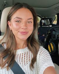 Hayley Harrington's Instagram, Twitter & Facebook