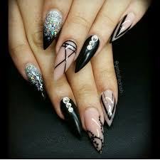 Sivri Burun Stiletto Nail Design Jel Tirnak Siyah Gumus Tasli Diamond Black Colour Jel Tirnaklar Manikur Tirnak