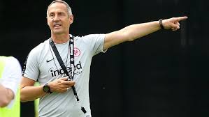 Er weiß genau, dass er einen guten rechten fuß hat, vor allem mit der innenseite in der lage ist, den ball zentimetergenau zu platzieren. Bundesliga Check Frankfurt Drei Hochzeiten Und Kein Todesfall N Tv De